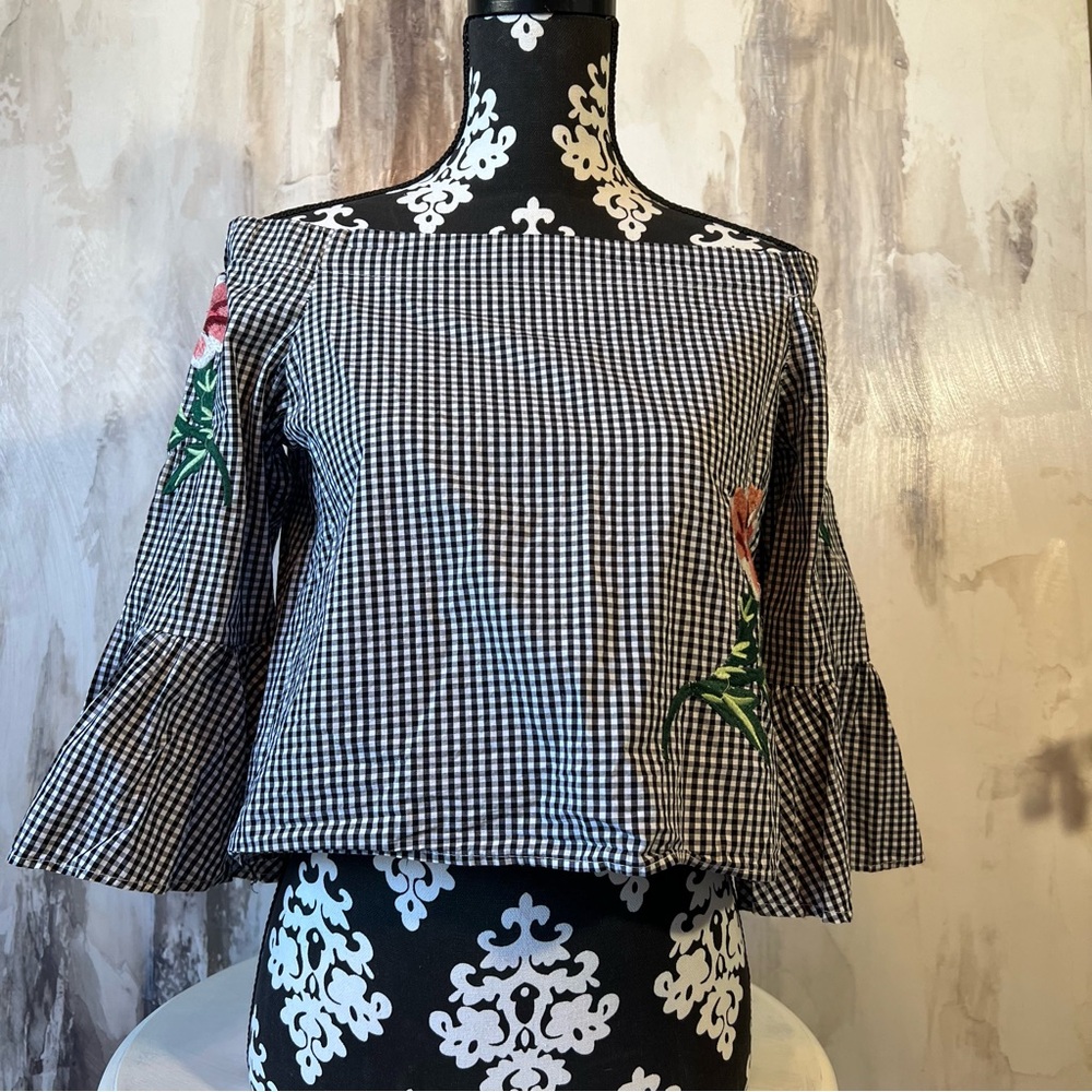 Luxe Black and White Gingham Off the Shoulder Top with Floral Embroidery Size L
